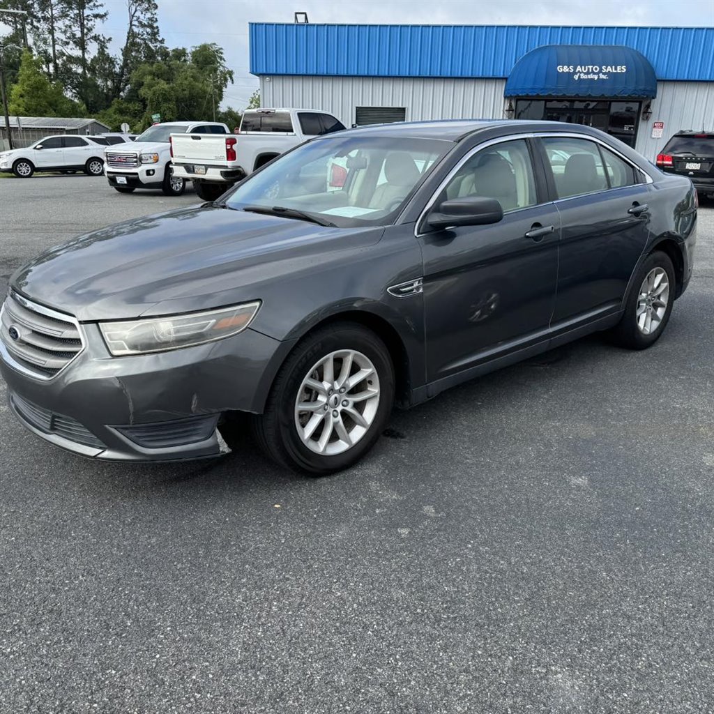 2015 Ford Taurus SE's photo