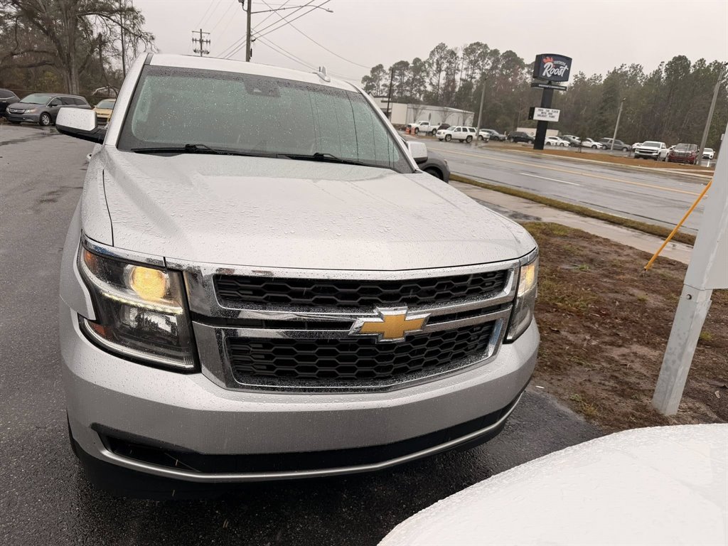 2016 Chevrolet Suburban LT's photo