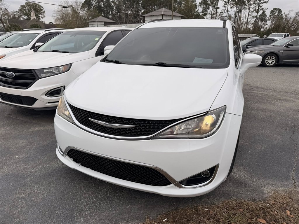 2017 Chrysler Pacifica Touring-L's photo