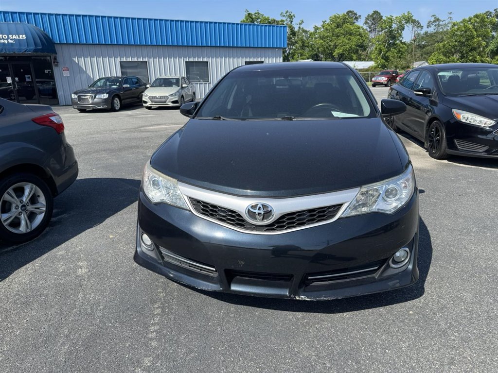 2013 Toyota Camry SE's photo