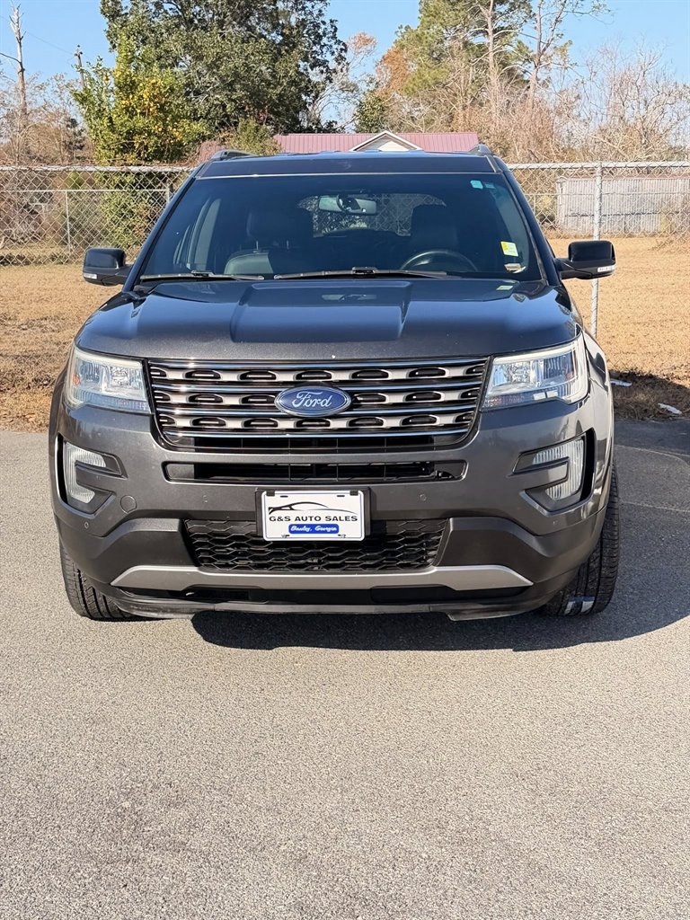 2017 Ford Explorer XLT's photo