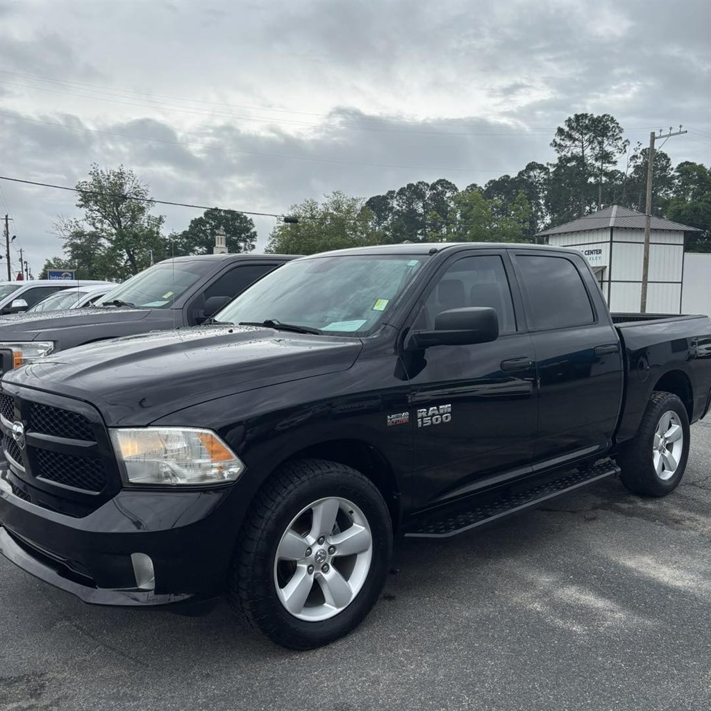 2015 RAM 1500 Express 4x4 Crew Cab's photo