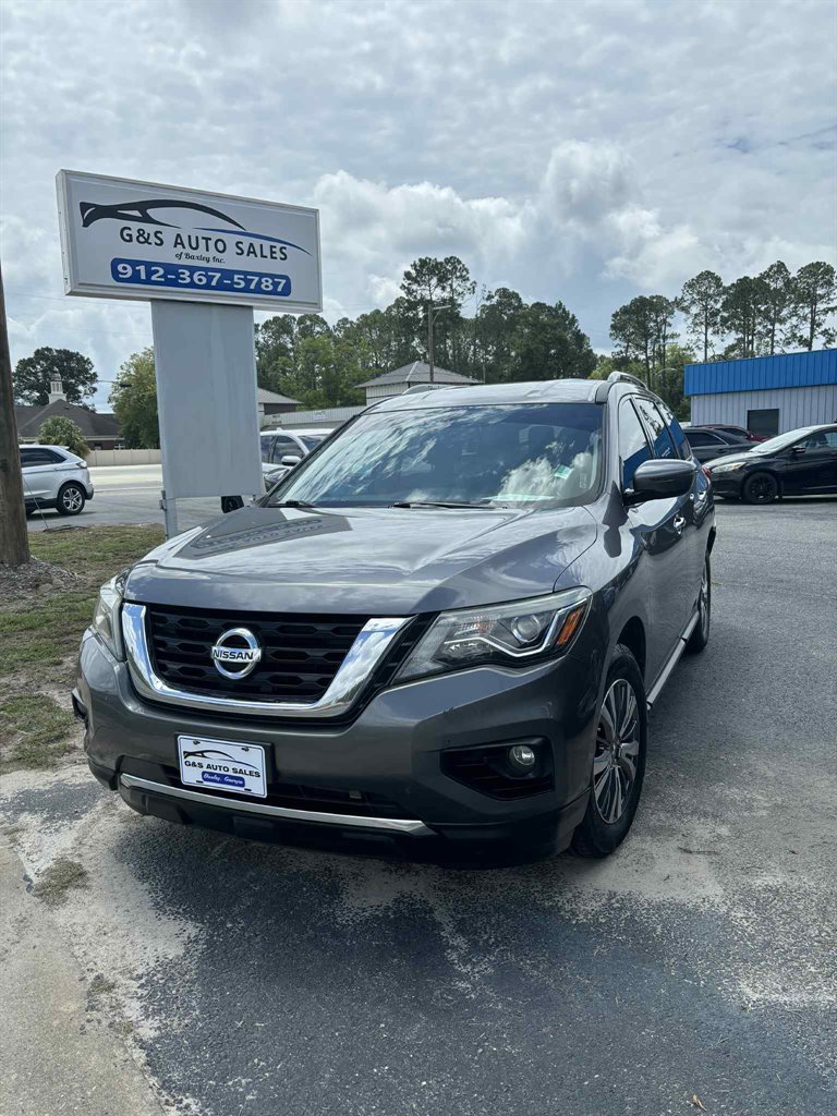 2019 Nissan Pathfinder SV's photo