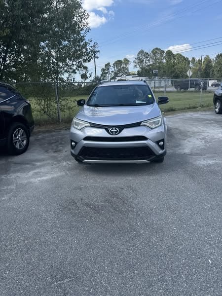 2016 Toyota RAV4 SE's photo
